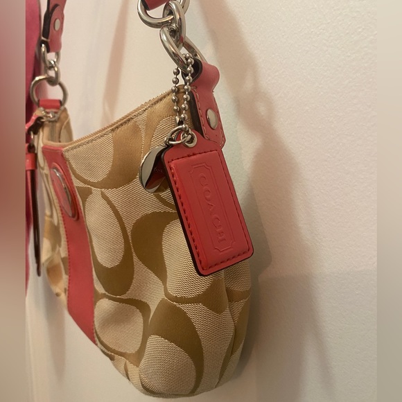 Vintage Coach purse. Never used/Pristine condition - Picture 4 of 8